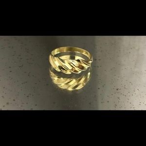 Vintage solid 14k yellow gold croissant ring